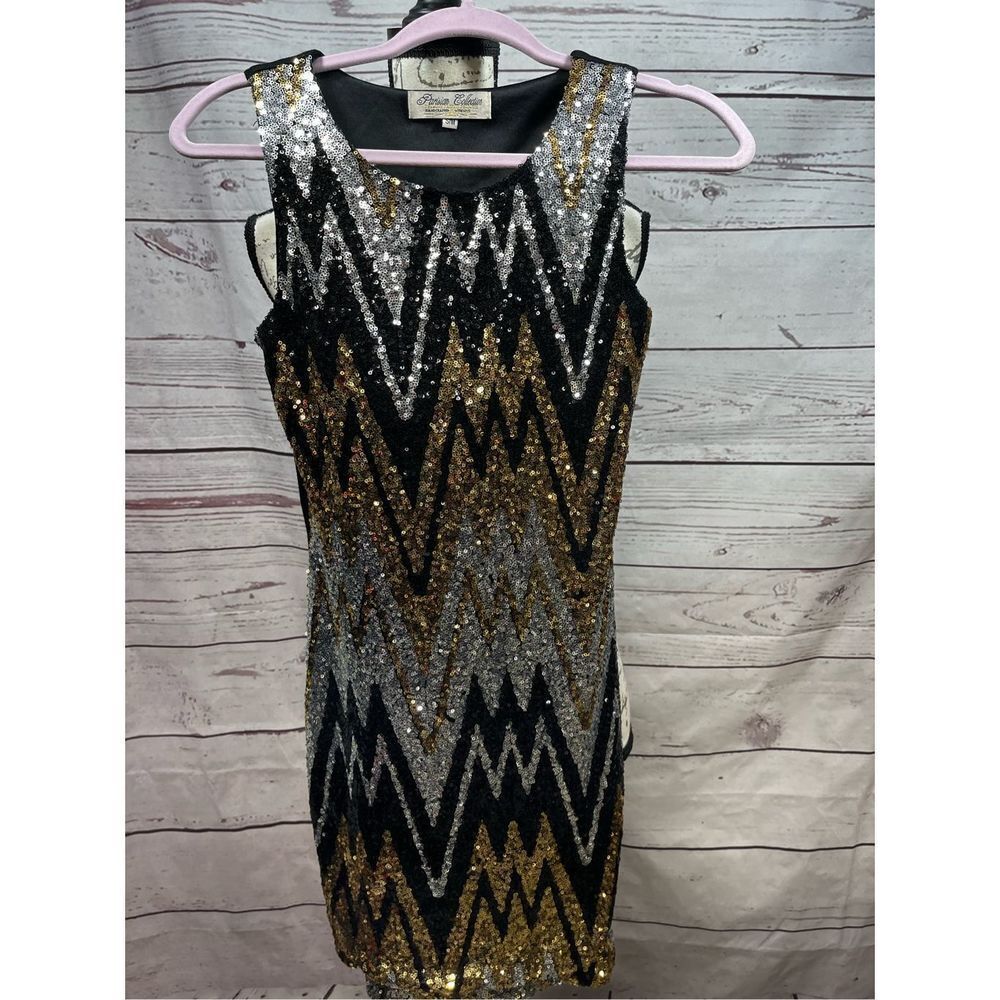 Parisian Collection Sequin Dress S/M Sleevelessโ Black Gold Silver Zigzag Party